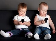 تاثیر جبران‌ناپذیر گوشی‌های هوشمند در رشد کودکان